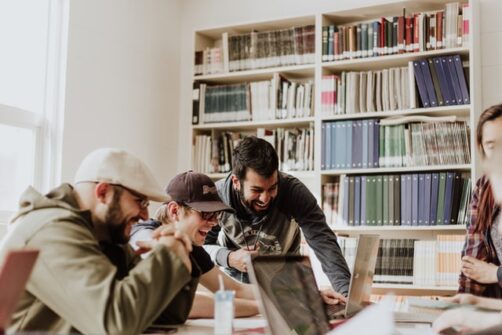 Comment mettre votre service clientèle sur les réseaux sociaux et pourquoi votre marque en a besoin ?